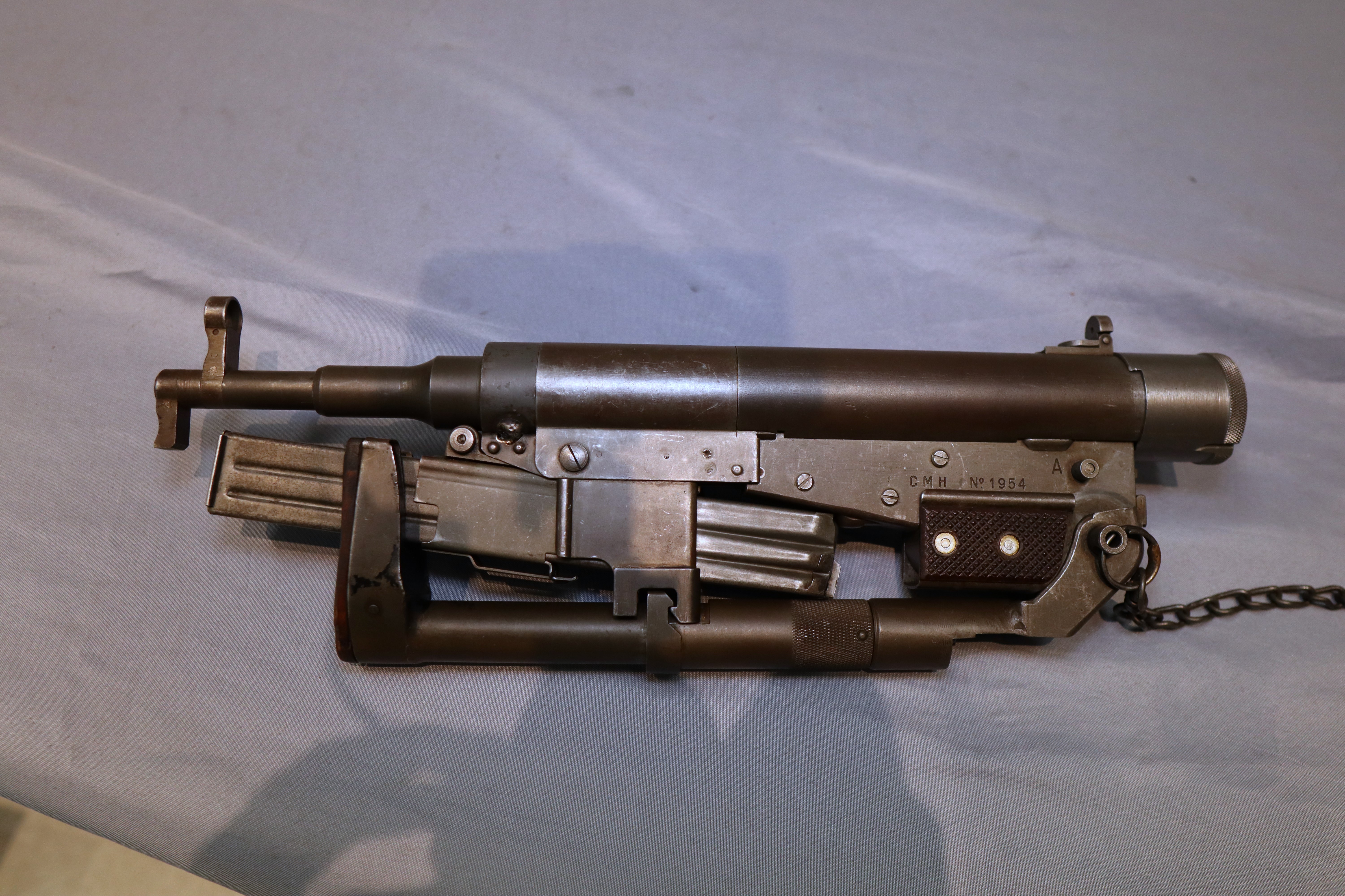 le pistolet mitrailleur remplié