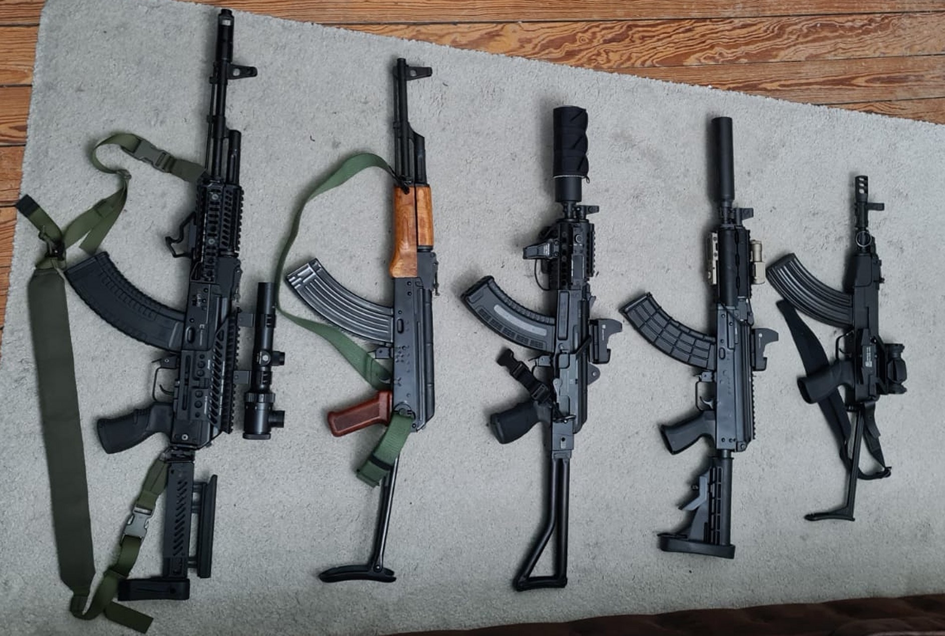 ZASTAVA, VZ 58 SPORTER, Arsenal SAR-M14SF, CUGIR WS1-64, et SAIGA 103.