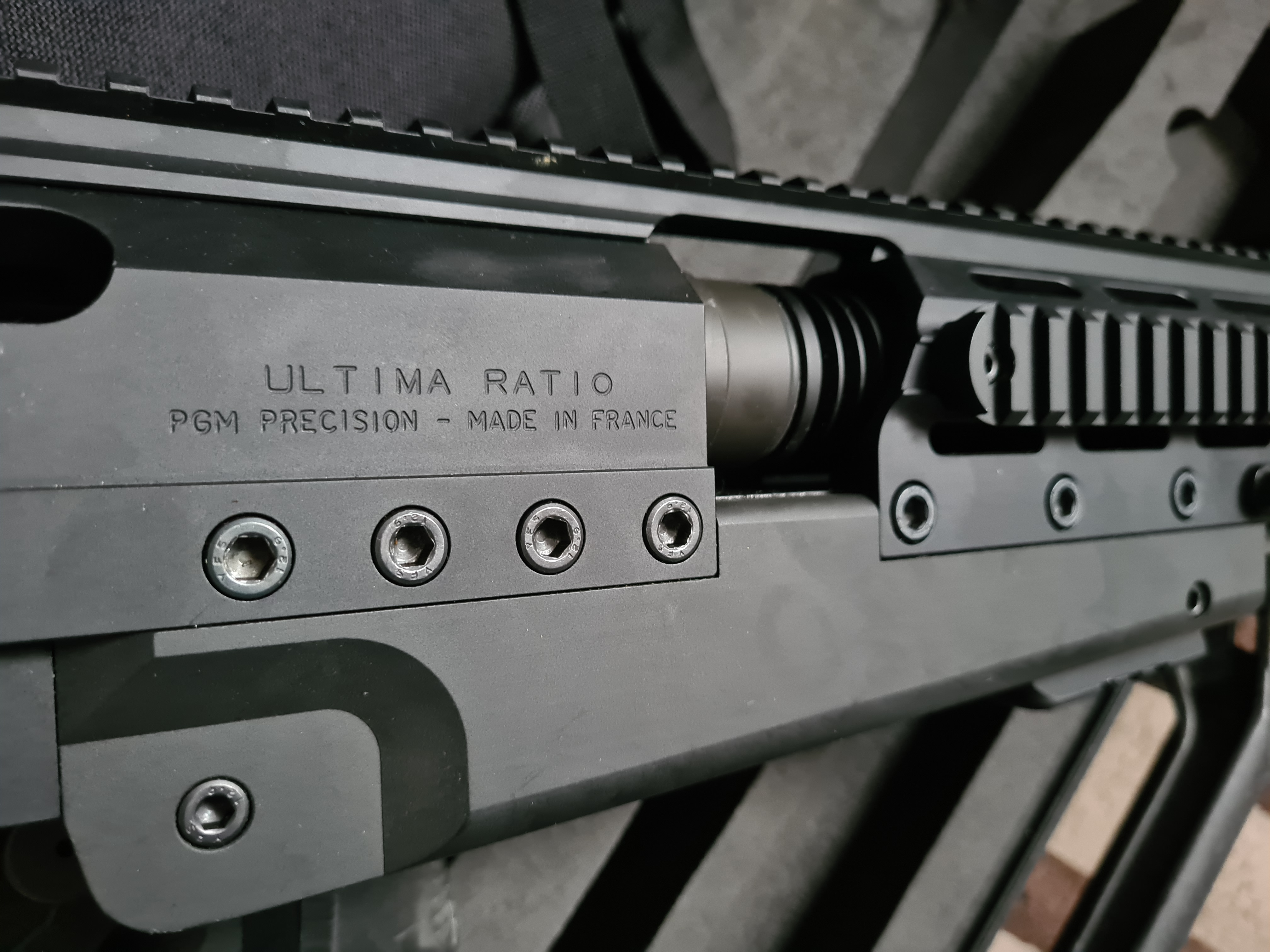 Marquages de l'Ultima Ratio