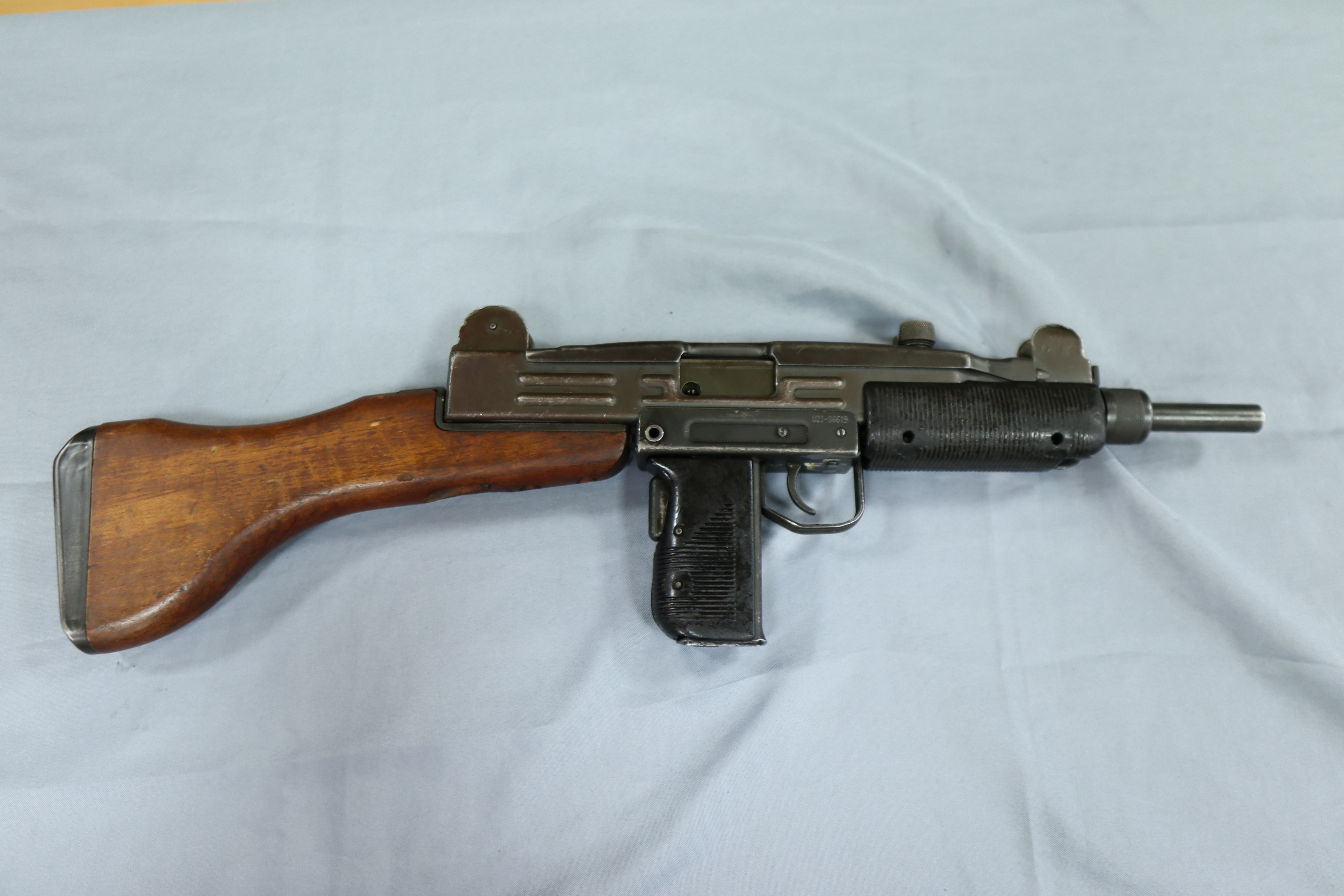 L'Uzi avec une crosse en bois