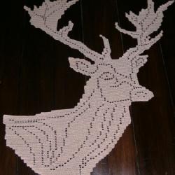 Tête de cerf ,trophée en trompe l'oeil .  Art textile crochet fait main neuf. Collection Chasse