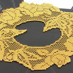 Napperon Centre de Table Papillons et fleurs.