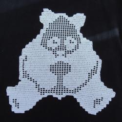 Napperon ou incrustation " Panda assis " Crochet .