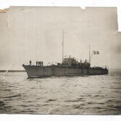 marine de guerre 1914-1918, canonnière à corfou grèce voir légende