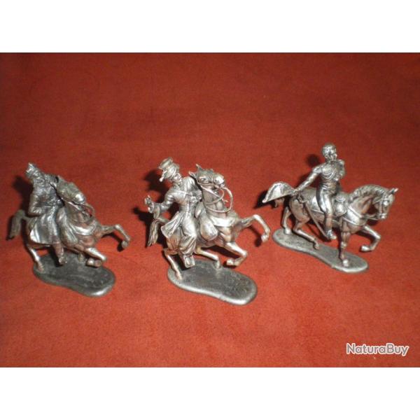 3 Figurines militaires  cheval en tains