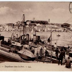 CPA - Marine Militaire  "CANNES" Torpilleurs dans le Port -N°1204