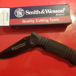 Couteau Smith&Wesson Extrem OPS Black Lame Acier Inox Manche Aluminium Linerlock Clip SWEX1