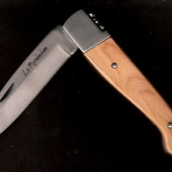 Un bien joli Couteau le PYRÉNÉEN d'Artisan gravé à votre Prénom