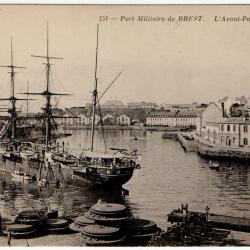 CPA - Marine Militaire  " le Port Militaire de BREST- L'Avant Port   -N°1242