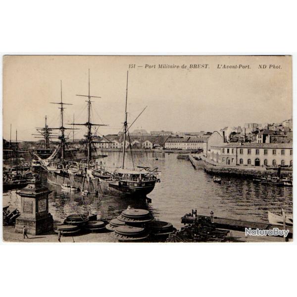 CPA - Marine Militaire  " le Port Militaire de BREST- L'Avant Port   -N1242