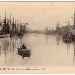 CPA - Marine- DUNKERQUE -Le Port au soleil couchant N°1216