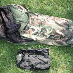 Ensemble de Deux Sacs de couchage + Housse + Sur Sac GORE TEX / US ARMY/ 100% Original US