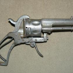 REVOLVER A BROCHES DE LA MANUFACTURE DE SAINT ETIENNE