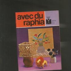 avec du raphia . travail manuel