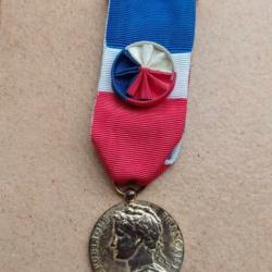 MEDAILLE MINISTERE DU TRAVAIL ARGENT ATTRIBUEE 1985