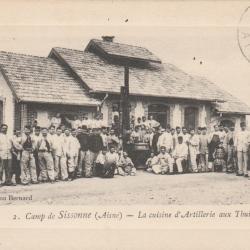 CPA Guerre camp de sissonne la cuisine d'artillerie aux thuillots