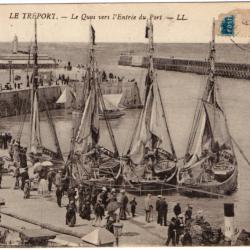 CPA - Marine - LE TREPORT- Le Quai vers l'Entrée du Port  N°1056