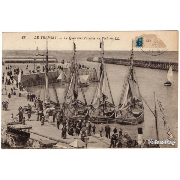 CPA - Marine - LE TREPORT- Le Quai vers l'Entre du Port  N1056