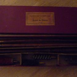 COFFRET ANCIEN D'ACCESSOIRES DE NETTOYAGE DE FUSIL