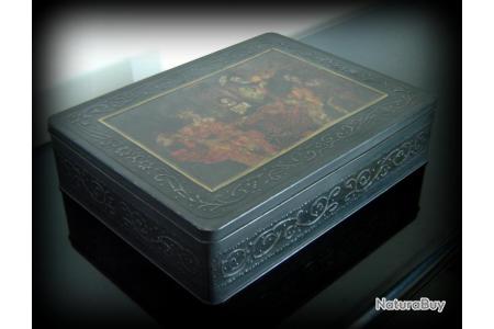 Grande Boite Ancienne A Gateaux Avec Scene De Genre Objets Divers