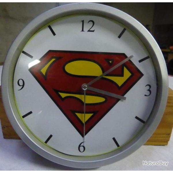 Horloge pendule 20 cms SUPERMAN ( dcor cadeau KDO DKO )