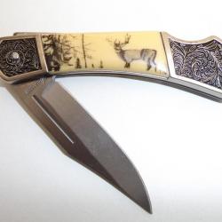 Couteau PLIANT de poche lame de 8 cm  Gravé avec Décor CERF