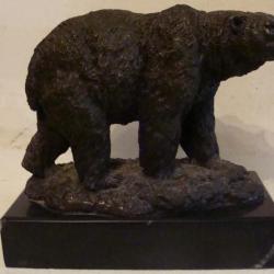 Bronze d'ours polaire très réaliste