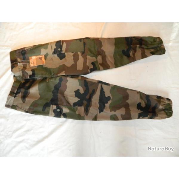 Pantalon Militaire Equipement camouflage taille 80M (40)