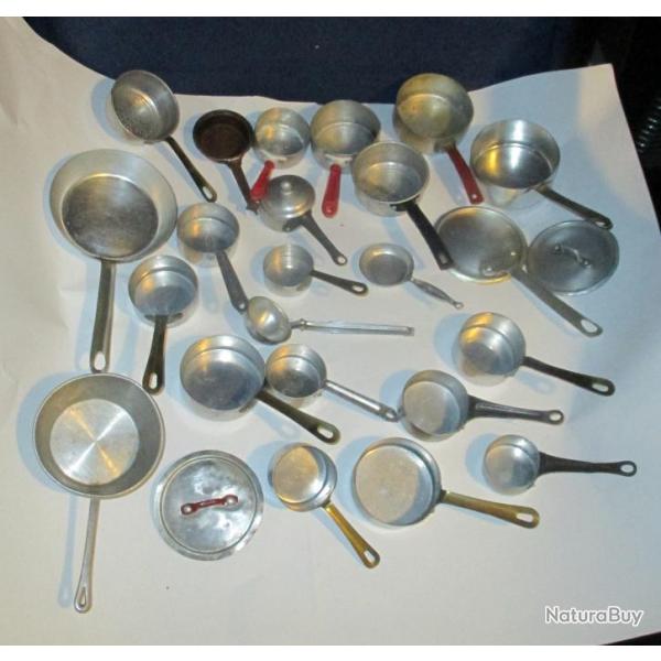 ANCIENNE DINETTE CASSEROLES ET AUTRES...EN METAL