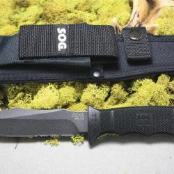 Couteau SOG Navy Seal Pup Nylon Sheath Acier AUS-8 Manche Zytel Etui Nylon MOLLE SOGM37NCP