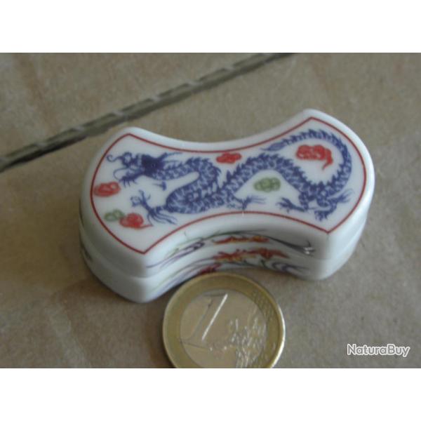 petit bote  pilules porcelaine del prado