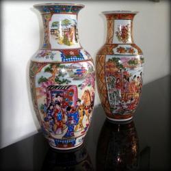 Paire-de-vases-aux-motifs-japonisant-porcelaine-de-Chine-XXeme-Belles dimensions 36x17cm