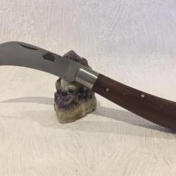 Couteau Serpette motif hérisson , manche bois palissandre et mi-courbé.