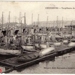 CPA- Marine Militaire - CHERBOURG -Torpilleurs dans l'Arsenal N°1372