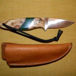 Couteau Hilmar modèle unique série Outdoor manche hêtre stabilisé malachite