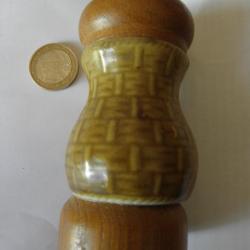 vintage poivrier céramique et bois années 60/70  hauteur 10 cm
