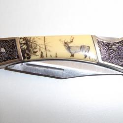 Couteau de poche lame de 8 cm  Gravé avec Décor CERF