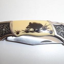 GROS Couteau de poche lame de 8 cm  Gravé avec Décor SANGLIER