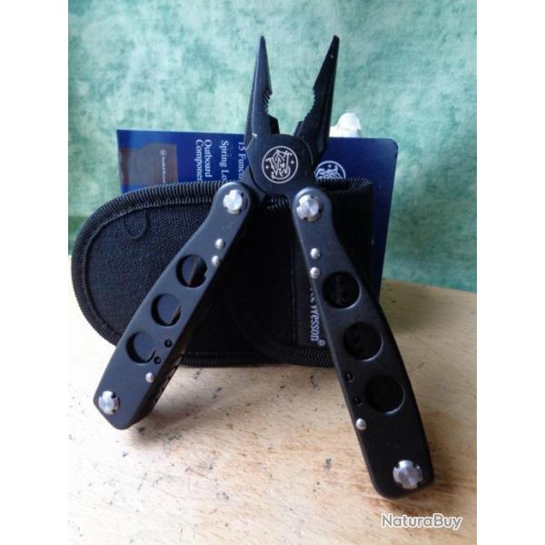 Pince Outil Multifonction Smith&Wesson Multitool Acier Lames Tournevis Etui Nylon SWMT1CP