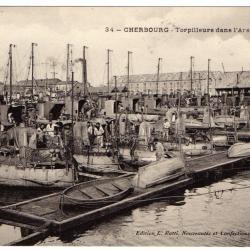 CPA - Marine Militaire -CHERBOURG - Torpilleurs dans l'Arsenal -N°1360