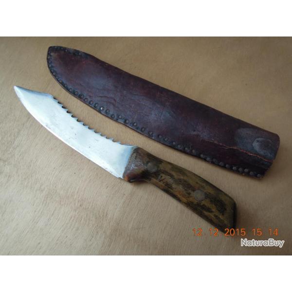 Ancien couteau de chasseur.Fabrication artisanale. Old hunter's vintage knife.