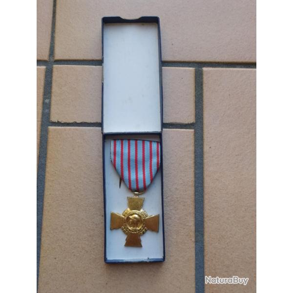 MEDAILLE  MILITAIRE  CROIX DU COMBATTANT AVEC SA BOITE MEDAILLE N3 ALGERIE LIBAN AFGHANISTAN