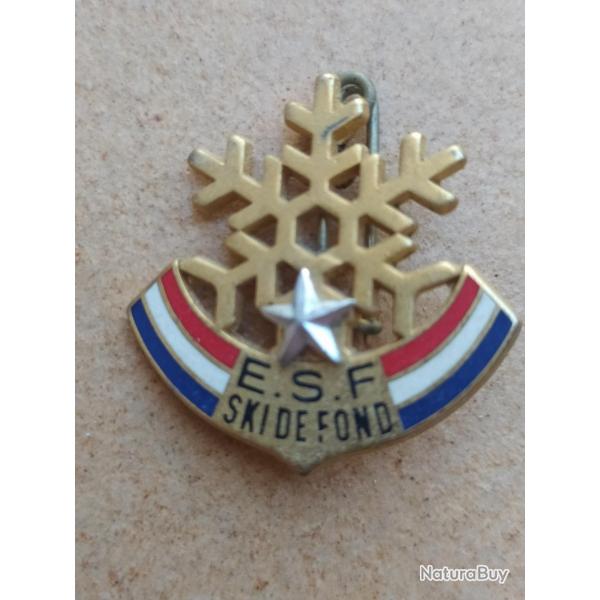 BROCHE ECOLE DE SKI FRANCAIS FLOCON AVEC UNE ETOILE  ESF FABRICANT DECAT