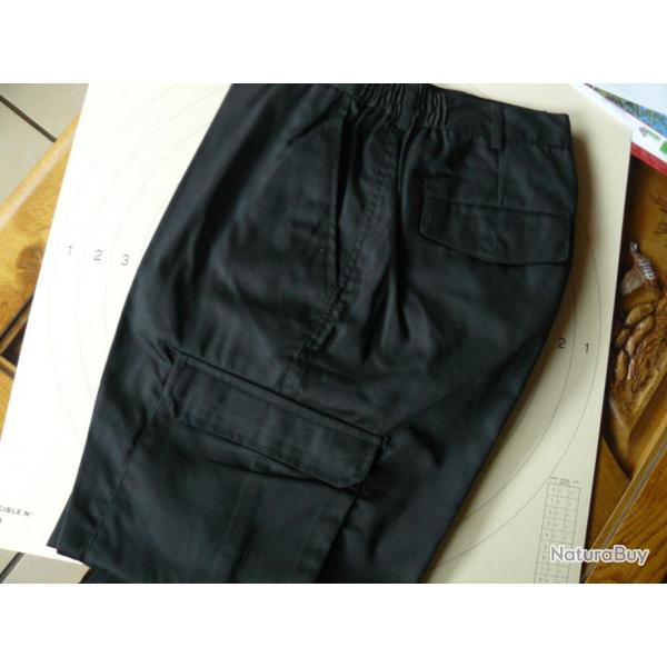 Pantalon polycoton noir...  Taille 48