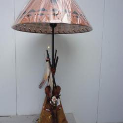 Magnifique LAMPE  WESTERN Indien  Tipi + Crane de Bison