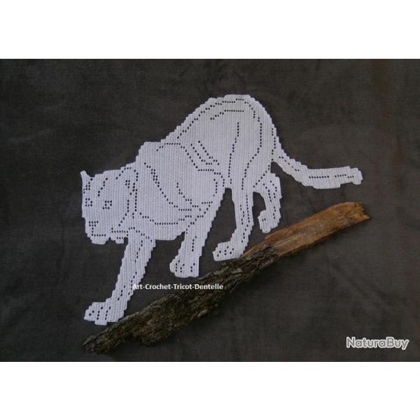 Art textile animalier : Panthre dentelle de crochet fait main.