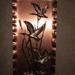 Plaque en cuivre décorer  "  Vol de cigogne "