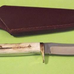 Couteau de Chasse Frost Lame Acier Carbone/Inox Manche Bois de Cerf Etui Cuir FTS179DS