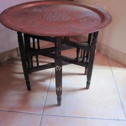 Petite table cuivre et bois