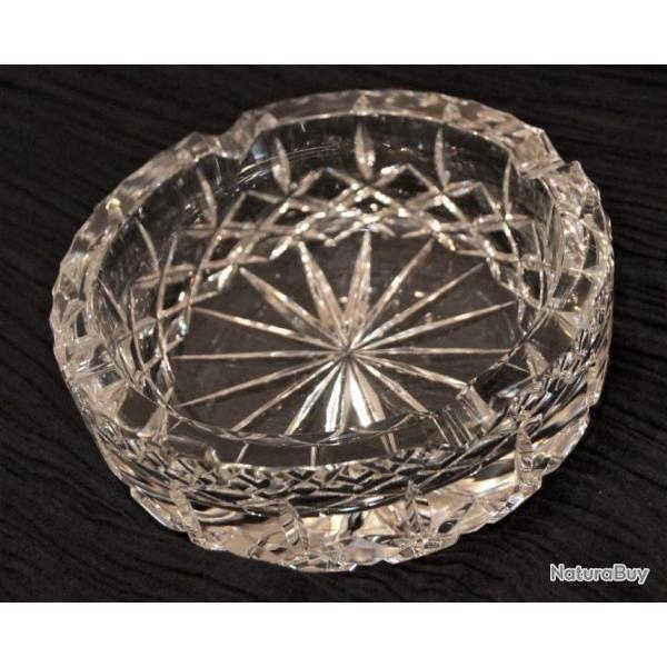 MAGNIFIQUE CENDRIER EN CRISTAL + MOTIFS (EXCELLENT ETAT ) OBJET TRES LOURD -  ENVOI GRATUIT -